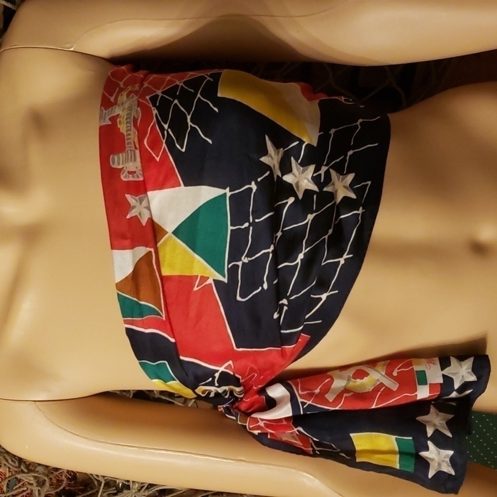 𝅺worthington silk scarf